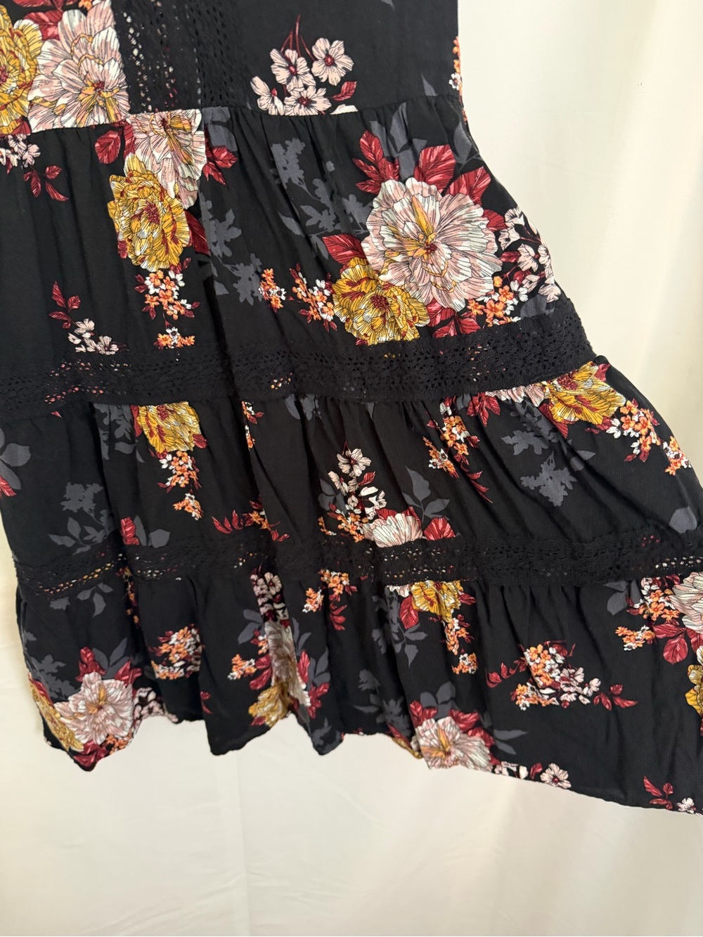3/$20 Maurices Black Floral V-Neck Knee Length Sleeveless Dress - Picture 5 of 5